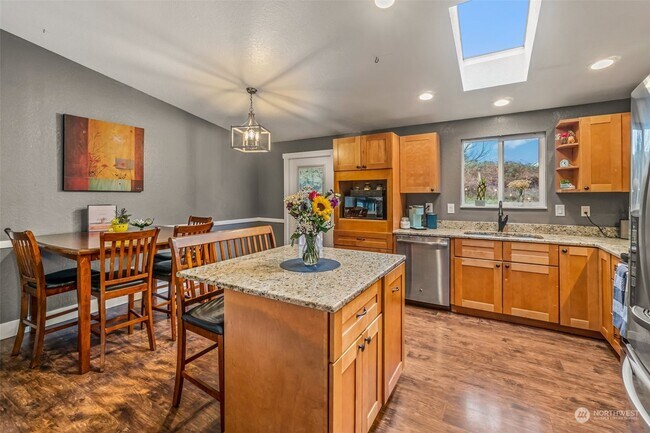 Building Photo - 1423 85th Dr NE