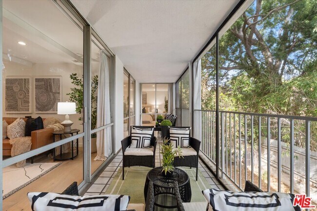 Building Photo - 850 Kings Rd