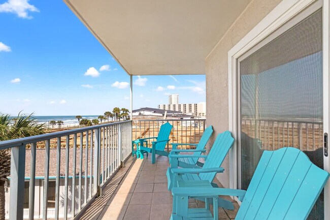 Building Photo - 8743 Thomas Dr