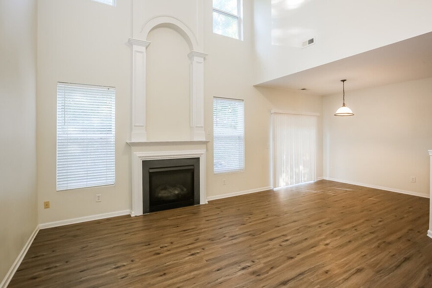 Building Photo - 15132 Oldcorn Ln