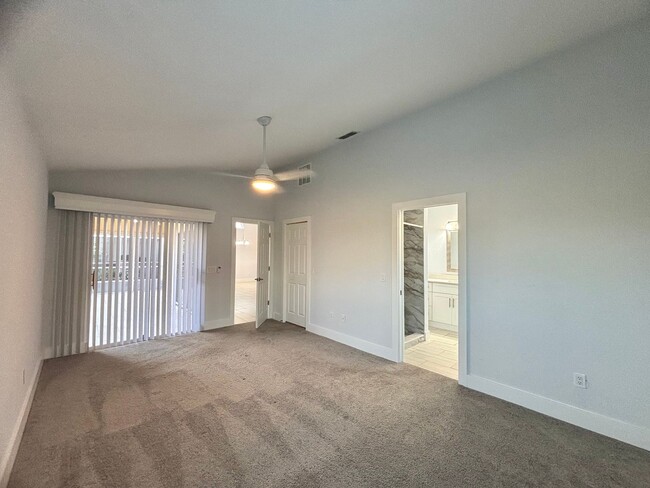 Building Photo - Charming 2 Bed, 2 Bath Home with Den in Fo...