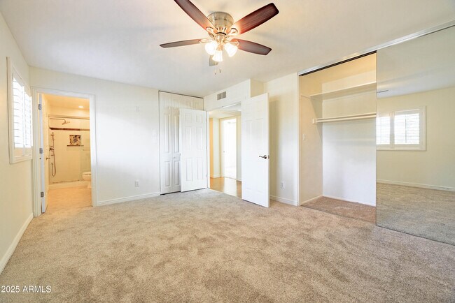 Building Photo - 2547 W Naranja Ave