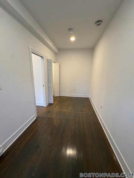 Building Photo - 11 Queensberry St