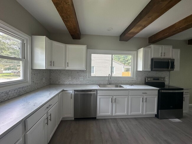 Building Photo - 607 New River Dr