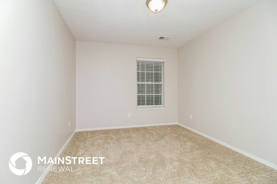 Building Photo - 7218 Hidden Lake Dr