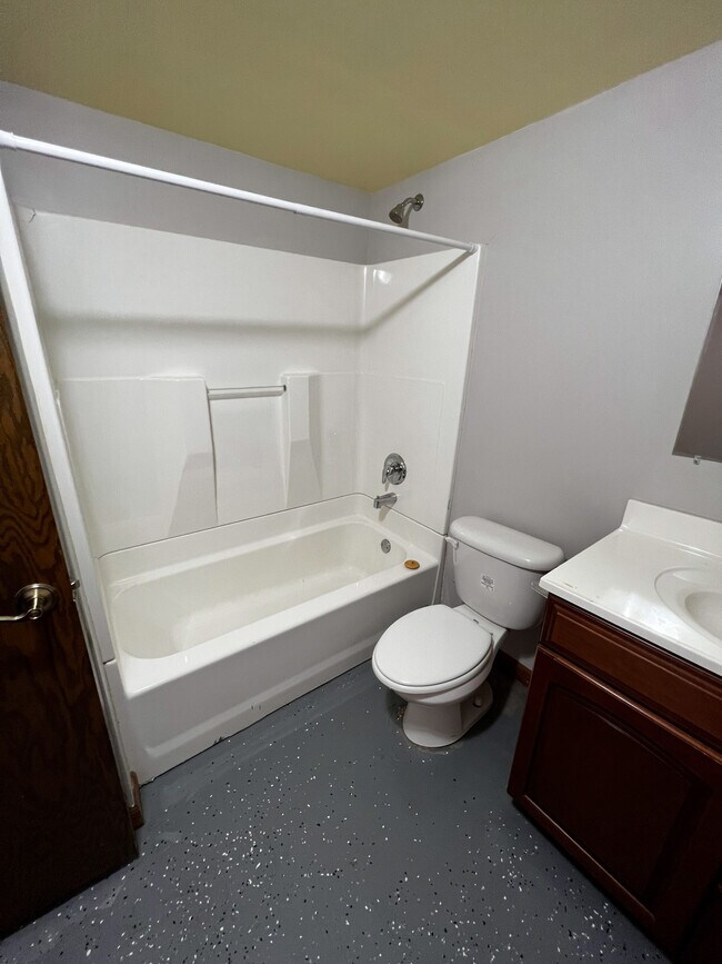 Building Photo - 820 10th Ave N