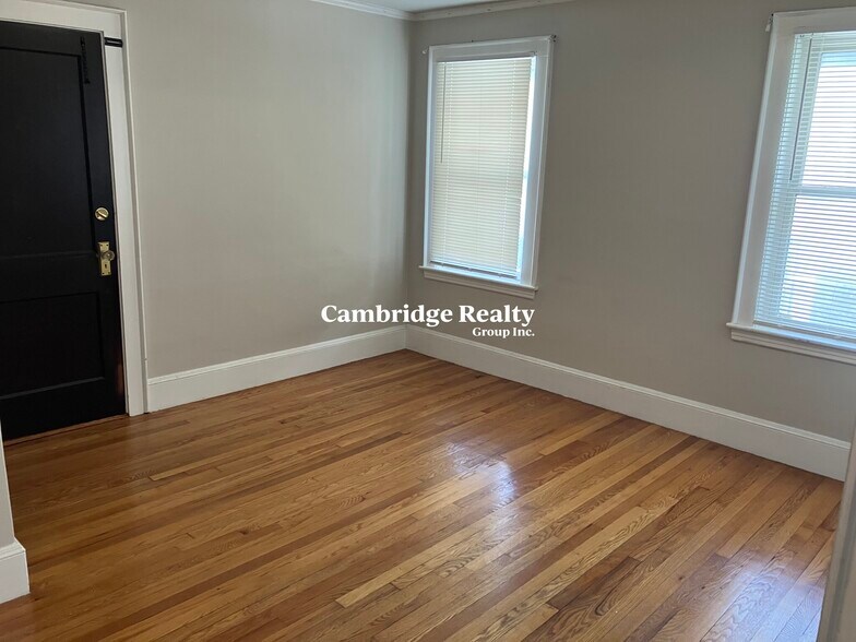 Building Photo - 93 Hillside Rd