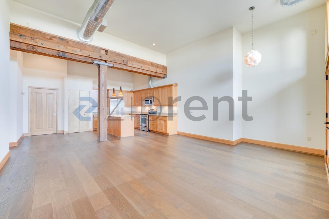Building Photo - Unit 202