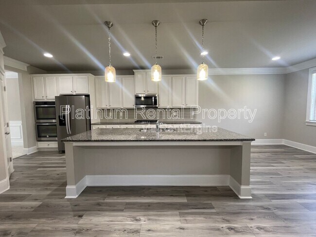 Building Photo - 5180 Mirror Lake Dr