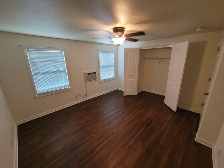 Building Photo - 555 S Tuttle Ave