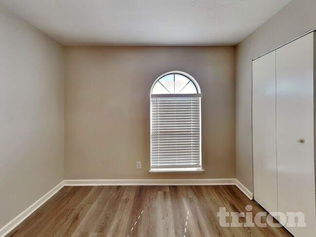 Building Photo - 5001 Oregon Ct