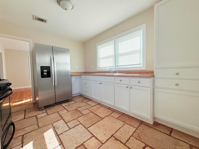 Building Photo - 1302 Melvin St