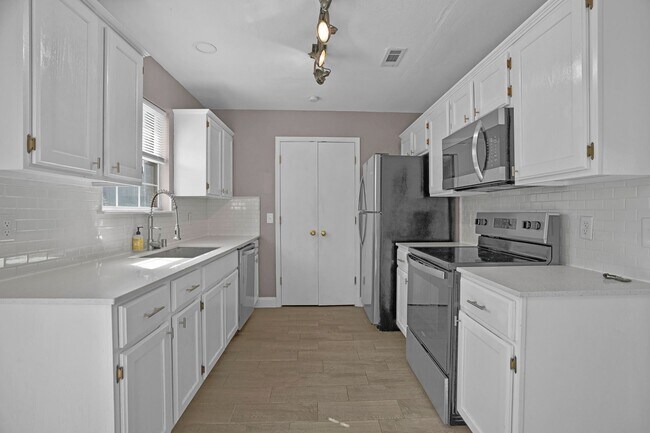 Building Photo - 2402 Jeremiah Pl