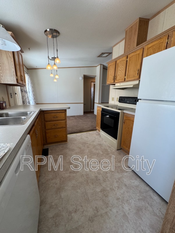 Building Photo - 957 S Saki Dr