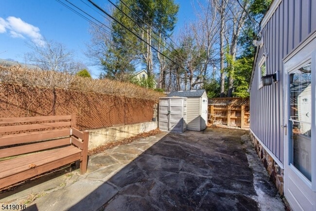 Building Photo - 25 Lake Rd