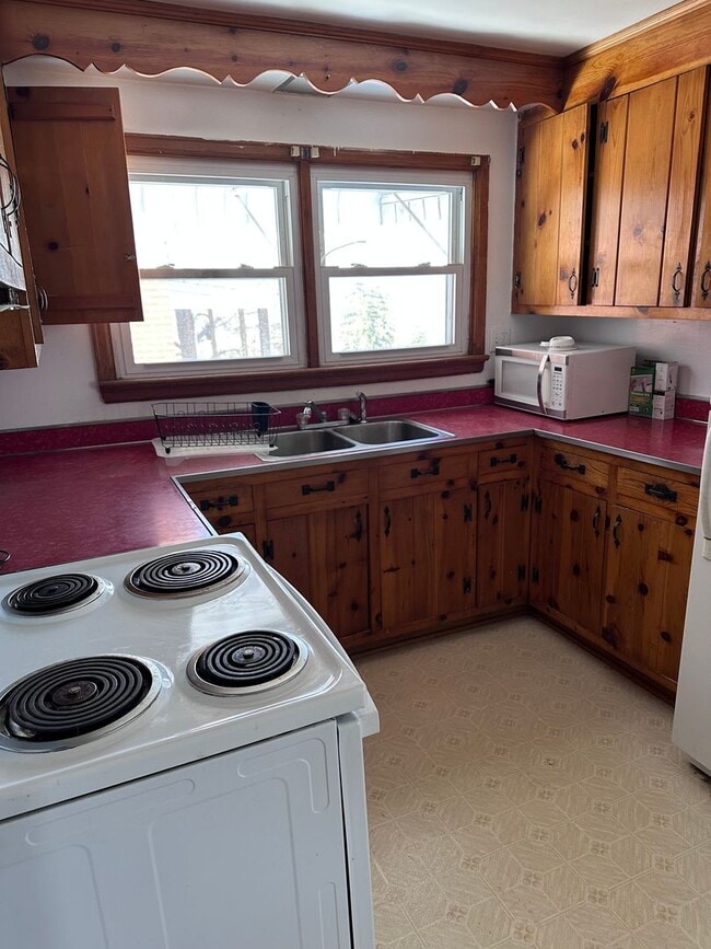 Building Photo - Bellefonte single family home available now!