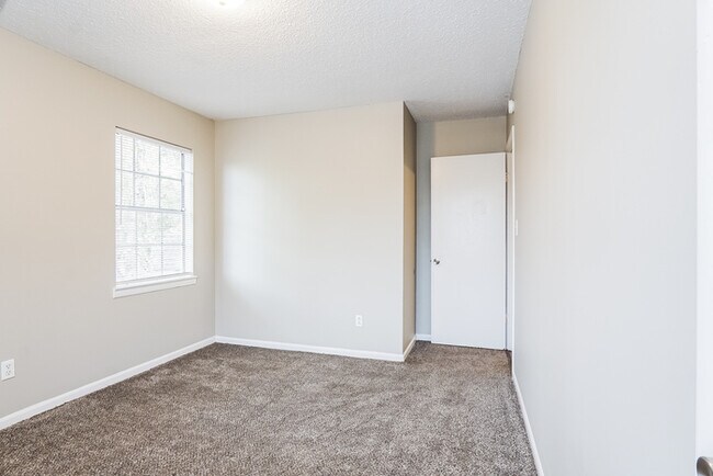Building Photo - 9821 Westfield Ct