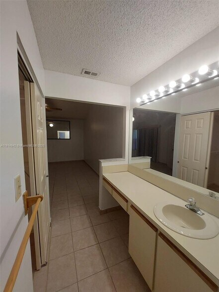 Building Photo - 3791 Collinwood Ln