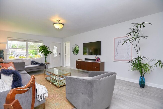 Building Photo - 411 NE 88th St