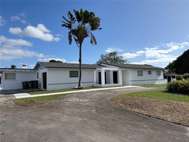 Building Photo - 17205 SW 109th Ct