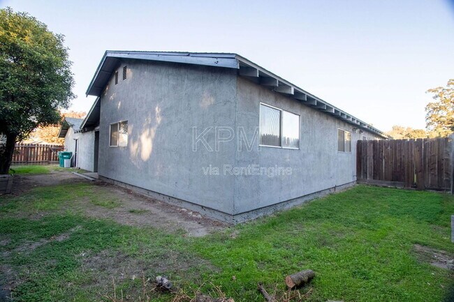 Building Photo - 1036 Princess Dr