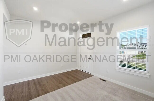 Building Photo - 3 Bed 3 1/2 Bath Single Family Home with Attached 2 Car Garage