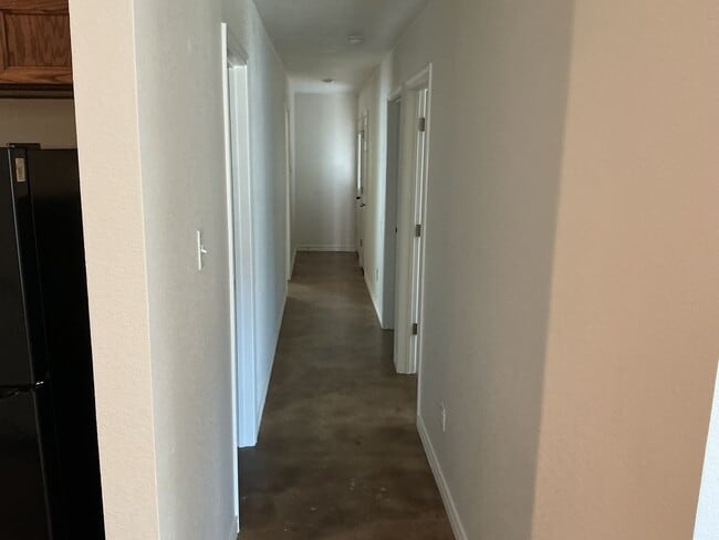 Building Photo - Charming 3 bedroom 2 bath duplex in desira...