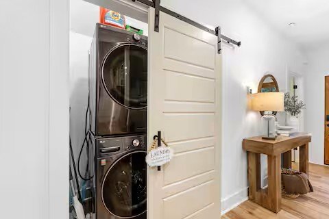 Building Photo - 201 Elm Dr