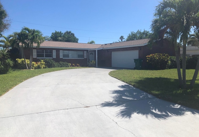 Building Photo - Indialantic 2 Bedroom Home