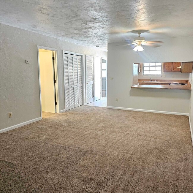 Building Photo - 2927 Woodrich Dr