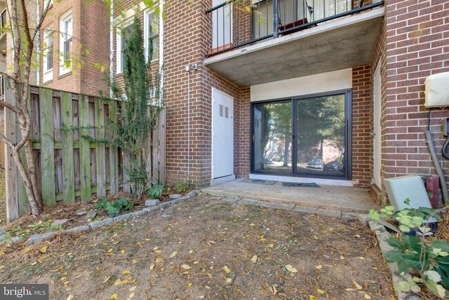 Building Photo - 822 Quince Orchard Blvd