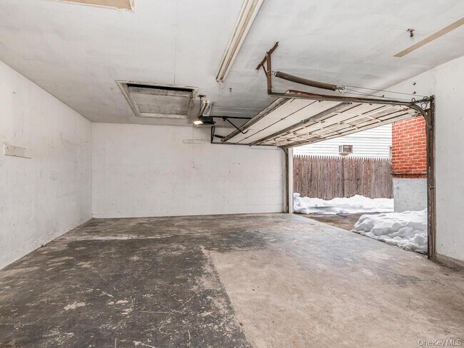 Building Photo - 2096 Central Park Ave