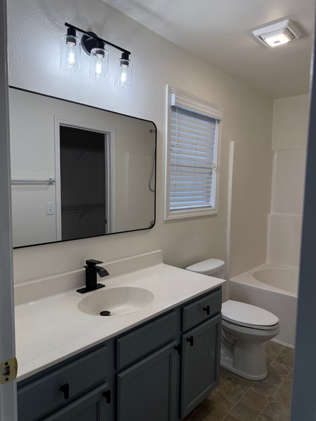 Building Photo - 2809 Fountaingrass Ln