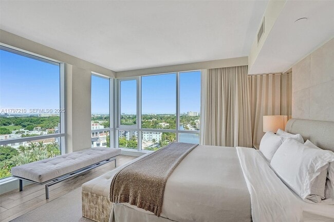 Building Photo - 102 NE 24th St