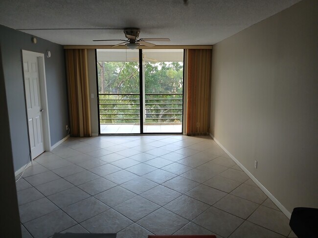 Building Photo - 4700 Lucerne Lakes Blvd