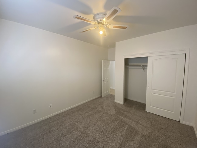 Building Photo - Spacious 4 Bedroom House