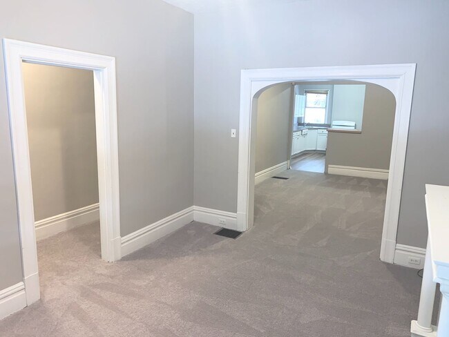 Building Photo - 3 Bed 1 Bath Home in the Marshall-Shadelan...