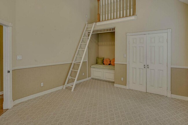 Building Photo - 58 Lake Rd