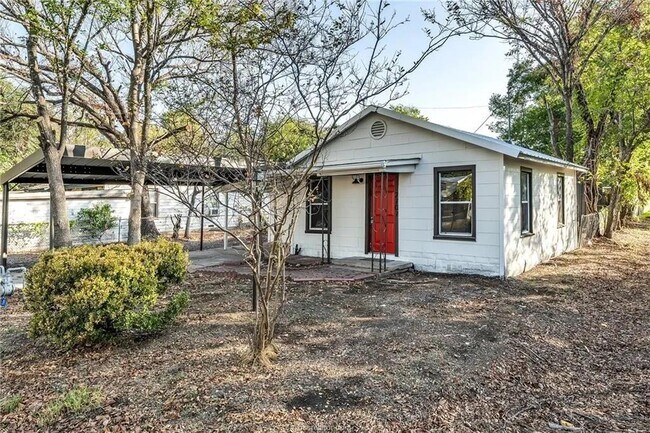 Building Photo - 2707 Cliff St