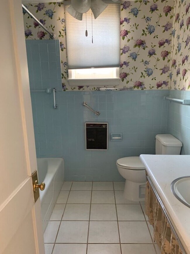 Building Photo - 207 Diamond Blvd