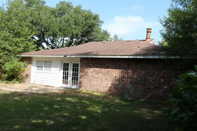 Building Photo - 3811 Cypressdale Dr