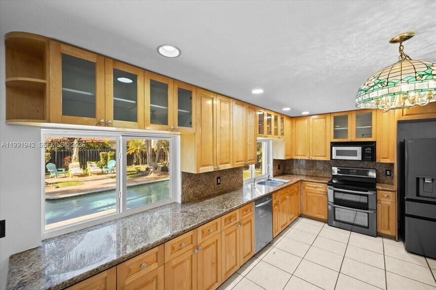 Building Photo - 2560 Bass Way