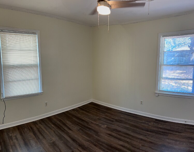 Building Photo - 4838 Durbin Ave