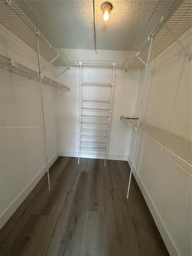 Building Photo - 1250 NE 125th St