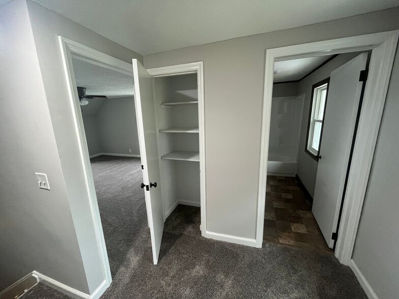 Building Photo - 2005 Interurban Rd