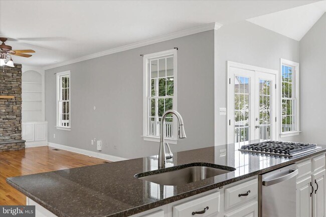 Building Photo - 102 Bramble Ct