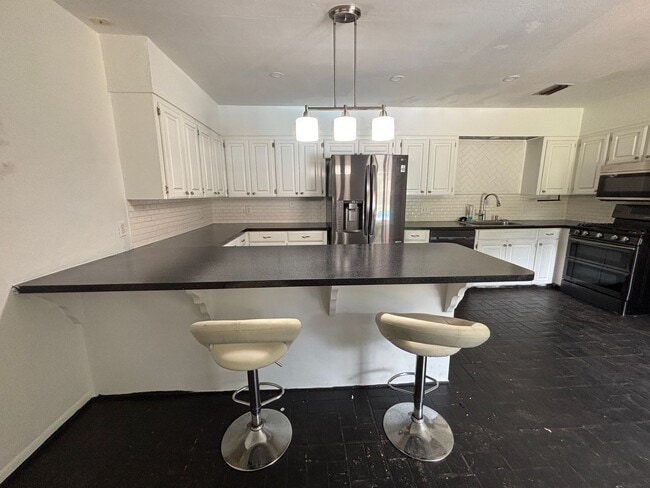 Building Photo - Spacious Home in Southern Hills