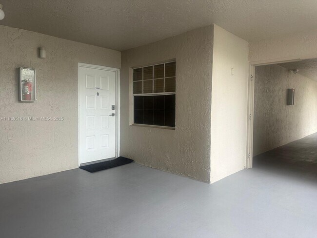 Building Photo - 2841 N Oakland Forest Dr