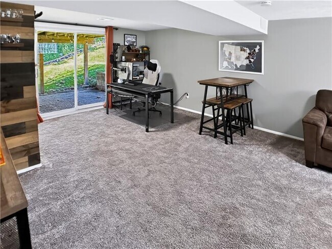 Building Photo - 601 Victory Rd