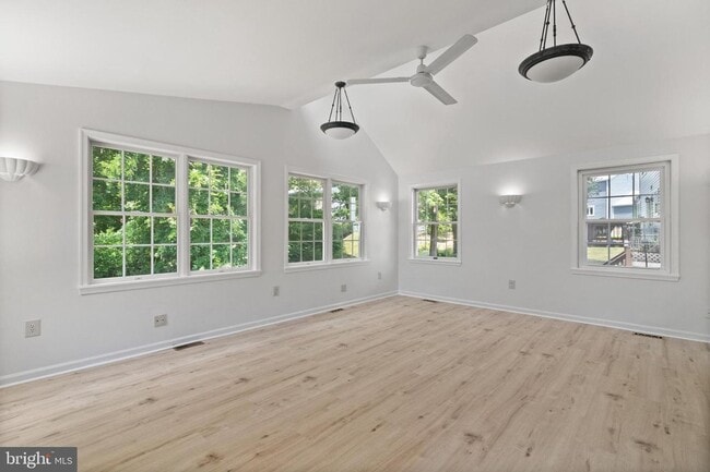 Building Photo - Gorgeous 4-Bedroom Colonial in Sought-Afte...
